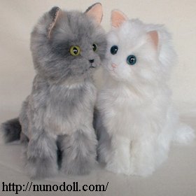 灰色猫と白猫